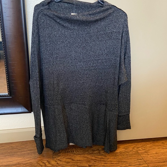 Sweaters - Picture 2 of 4